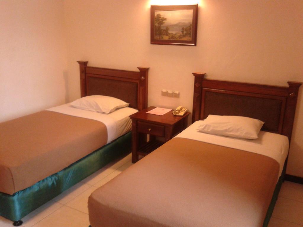 Hotel Fortuna Surabaya Værelse billede