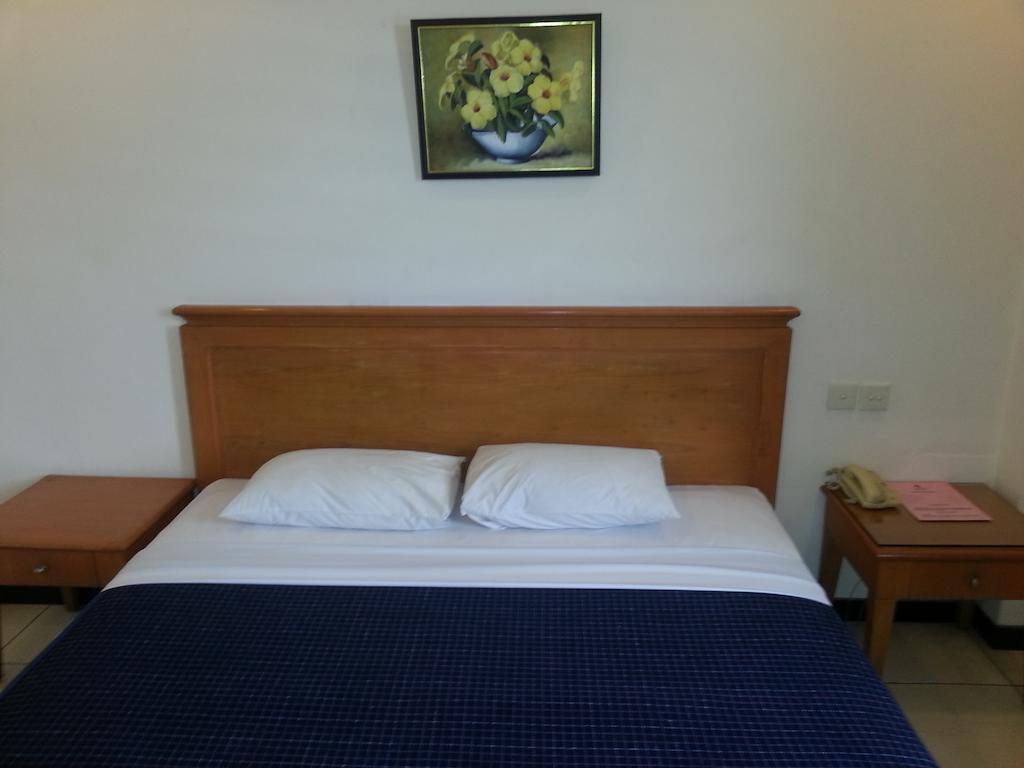Hotel Fortuna Surabaya Værelse billede